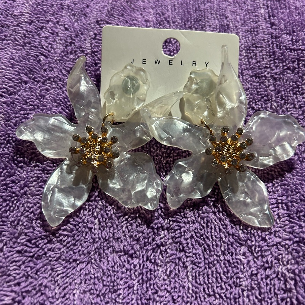 Jewelry Floral Drop Earrings - Pearl White Statement Earrings